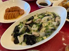 -侬佳蒸菜馆(听潮店)
