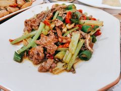 芹菜辣椒炒牛肉-南雄雄州土菜餐厅(粤北大厦店)