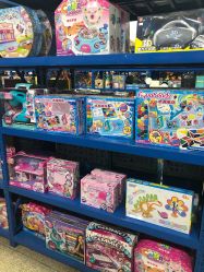 -逝水玩具折扣店