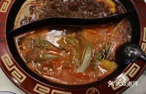 Guizhou Red Sour Soup Spicy Double-Flavor Hot Pot