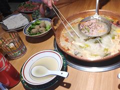 -洱火云南酸菜牛肉火锅(石景山当代商城店)