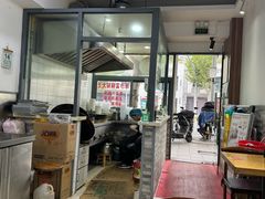 -黄阿姨锅贴大王(万航渡路店)