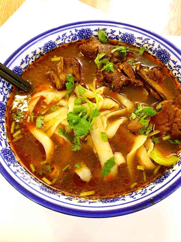 打分 酱香排骨刀削面味道不错值得推荐