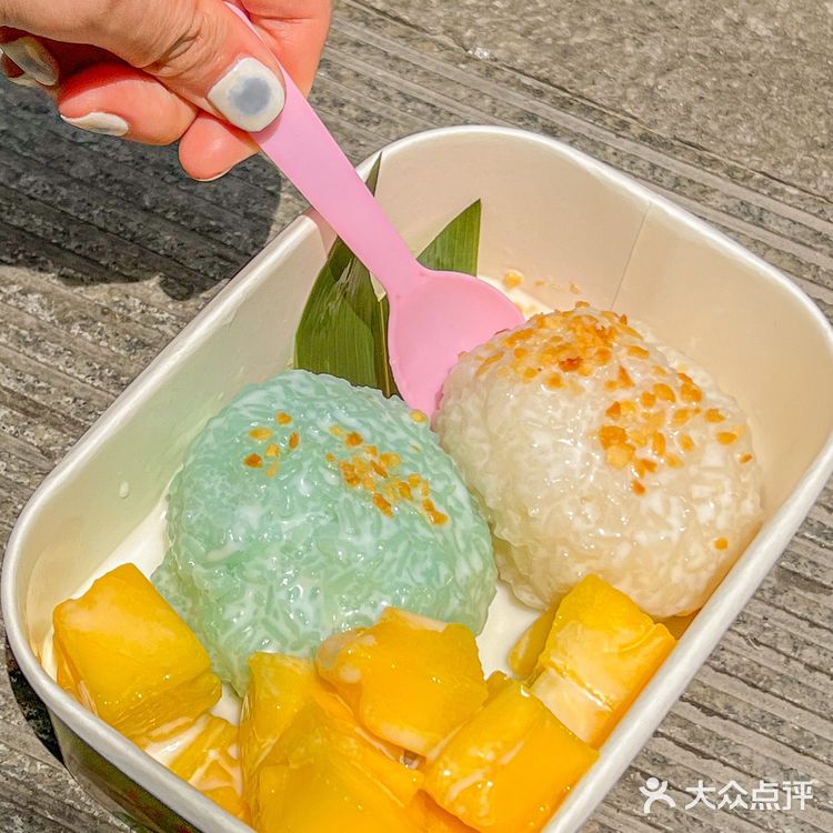 边走边吃的芒果糯米饭 一口魂穿泰国街头