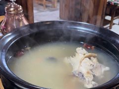 -果松木炭酸菜铜火锅·外婆参鸡汤