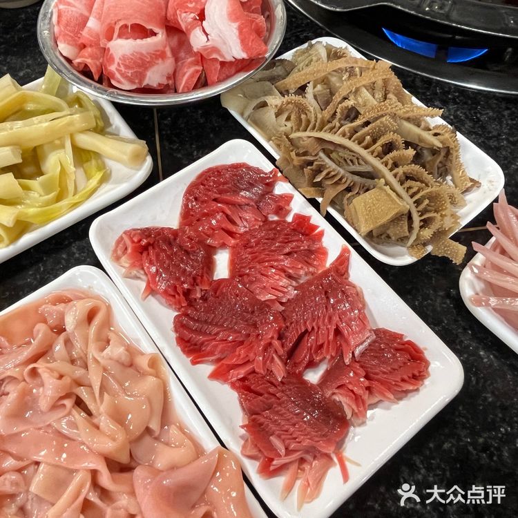 邓莽子老火锅 在dp上看说是本地人会去的火锅店