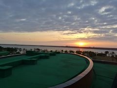 -上海滴水湖皇冠假日酒店