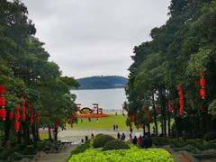 -湖光岩风景区