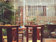 靠窗位-老宅原住民沙茶面精品小吃(龙头路店)