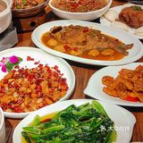 门头不起眼的湖北菜馆 是学生的校外食堂  