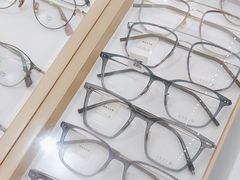 -美式眼镜·授权蔡司.依视路.尼康.豪雅.明月(人民广场店)