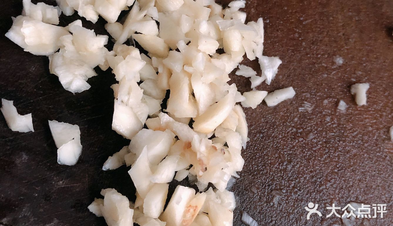 色香味俱全的鸡翅，吃在嘴里，甜在心里