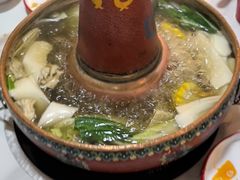 -毛辣果·贵州红酸汤牛肉火锅(西单店)