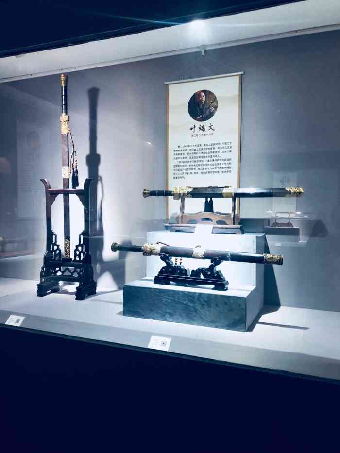 丽水三宝博物馆-"青田石雕展厅展柜里的石雕全是灰尘,感觉很.