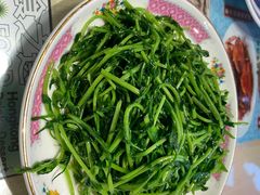 鸡油炒豆苗-细记港九宵夜大牌档(南京西路丰盛里店)