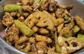 Dry Pot Frog with Seafood Assortment