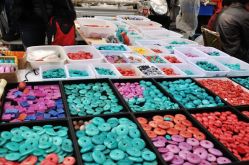 五颜六色-东海水晶大集