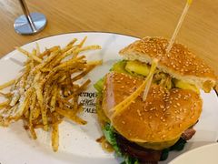 27&nbsp;牛肉汉堡-HELLO 27 意面·沙拉·帕尼尼