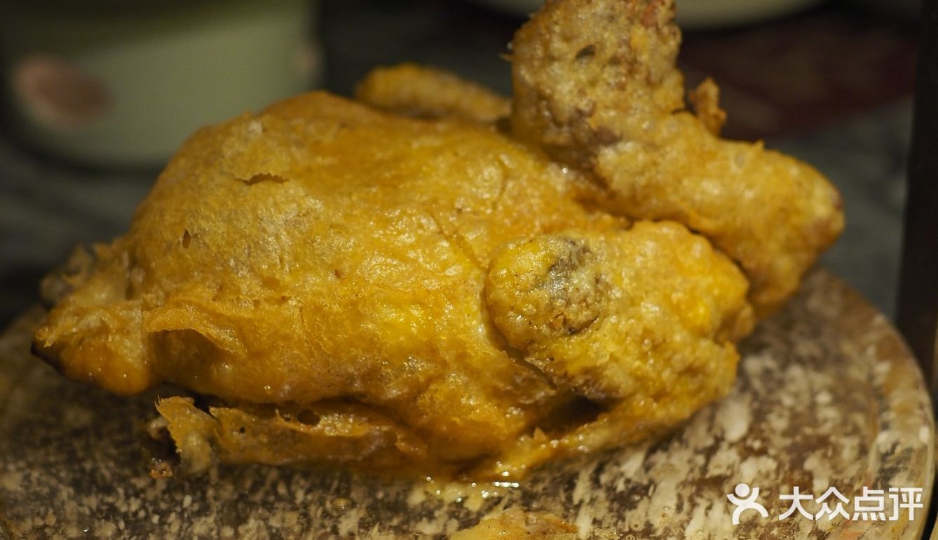 一边吃饭一边欣赏舞蹈，不香吗[胜利]