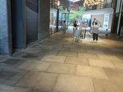 -瑞虹新天地月亮湾