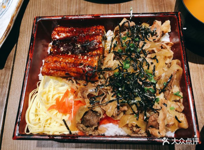 座头市居酒屋(宝地广场店)鳗鱼牛肉双拼饭图片