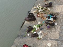 -多瑙河畔鞋履雕塑