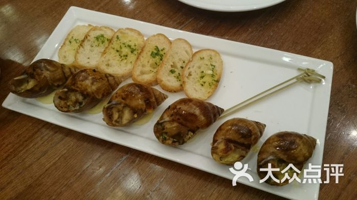 法式焗蜗牛配香料面包