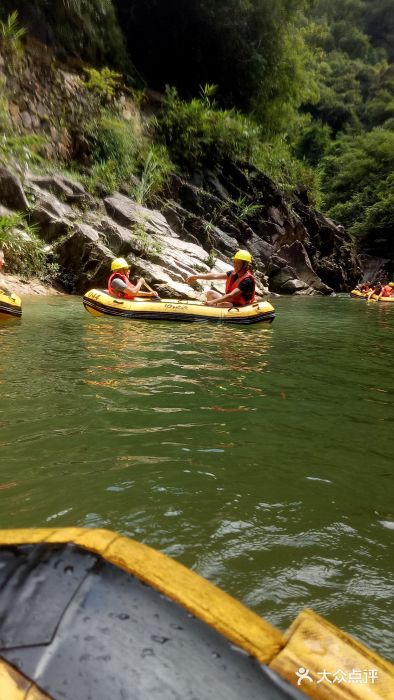 南昆山川龙峡漂流图片