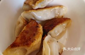 Pan-Fried Dumplings with Crispy Bottom