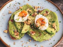 牛油果煮蛋吐司-RAC BAR(安福路店)