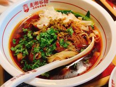 招牌红烧牛肉米粉-呷佬·长沙手工米粉(金沙江路店)
