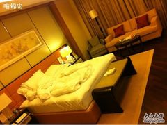 iPhone_110208082151-深圳星河丽思卡尔顿酒店