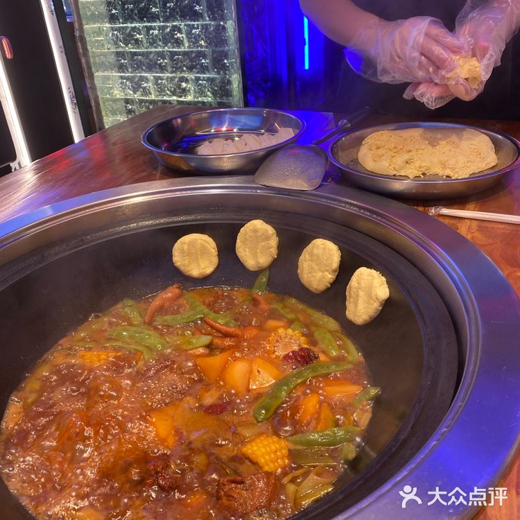 柴火老院铁锅炖