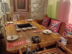 -老牌坊云南鱼豆花火锅(爱建店)