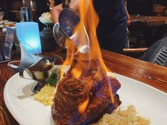 德式烤猪肘-1886德国汽车餐厅(外滩十六铺码头店)