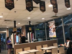 大堂-麦当劳(轻轨曹杨路店)
