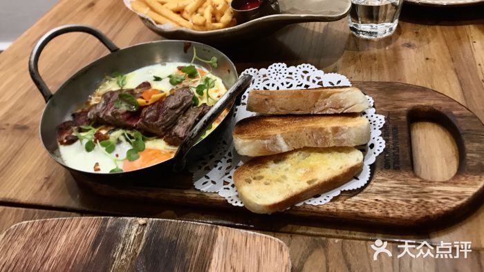 304/BRUNCHRESTAURANT北非牛排蛋图片