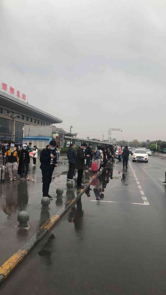 邯郸东站-"今天这里的人很多.已经是第二次从这里出发.