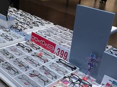 -美式眼镜·授权蔡司.依视路.尼康.豪雅.明月(南翔印象城店)