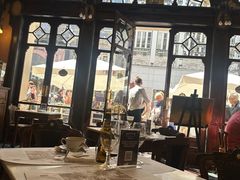 -Majestic Café