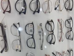 -美式眼镜·授权蔡司.依视路.尼康.豪雅.明月(南翔印象城店)