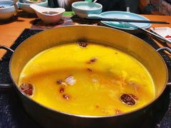 -洪氏嗨捞·广东猪肚鸡·椰子鸡火锅(西咸万象城店)