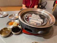 -围炉肉舍•炭烤活鳗•丹东海鲜烤肉(步行街店)