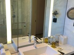 -上海漕河泾万丽酒店