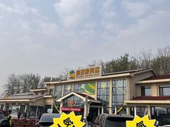 -窦店服务区-停车场