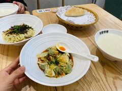 红油拌荠菜小馄饨-弄堂咪道-饭香·面香·馄饨香(汇锦广场店)