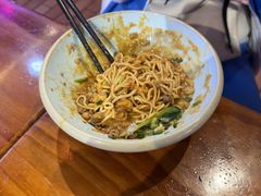 -爆炸头阿姨小四川正宗川味小吃(无任何分店)
