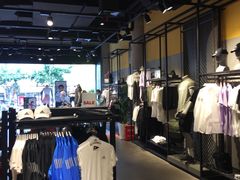 -阿迪达斯(百联徐汇商业广场运动旗舰店)