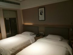 -铂逸梦秦酒店(横店梦幻谷店)