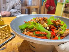 辣子炒肉-老滇山寨•云南特色菜•地方菜•民族风情歌舞表演(金碧店)